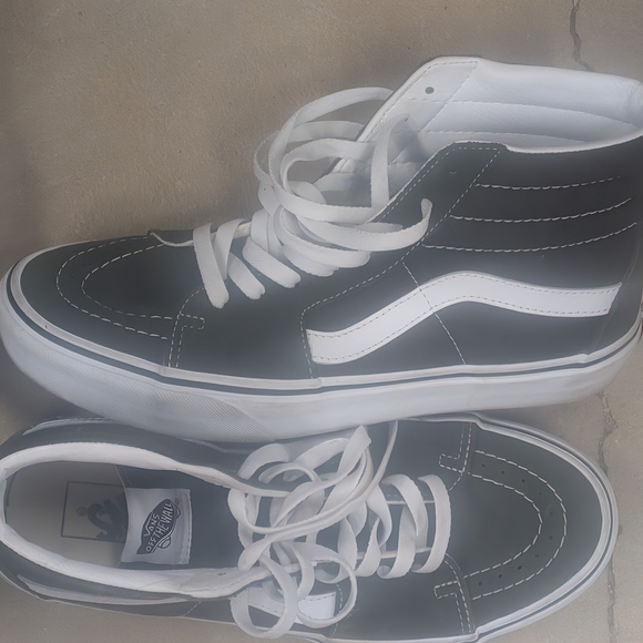 Vans Classic FOREST GREEN and White Sneakers TENNIS SHOES WOMENS 9 MENS 7.5 $78 - Picture 1 of 4